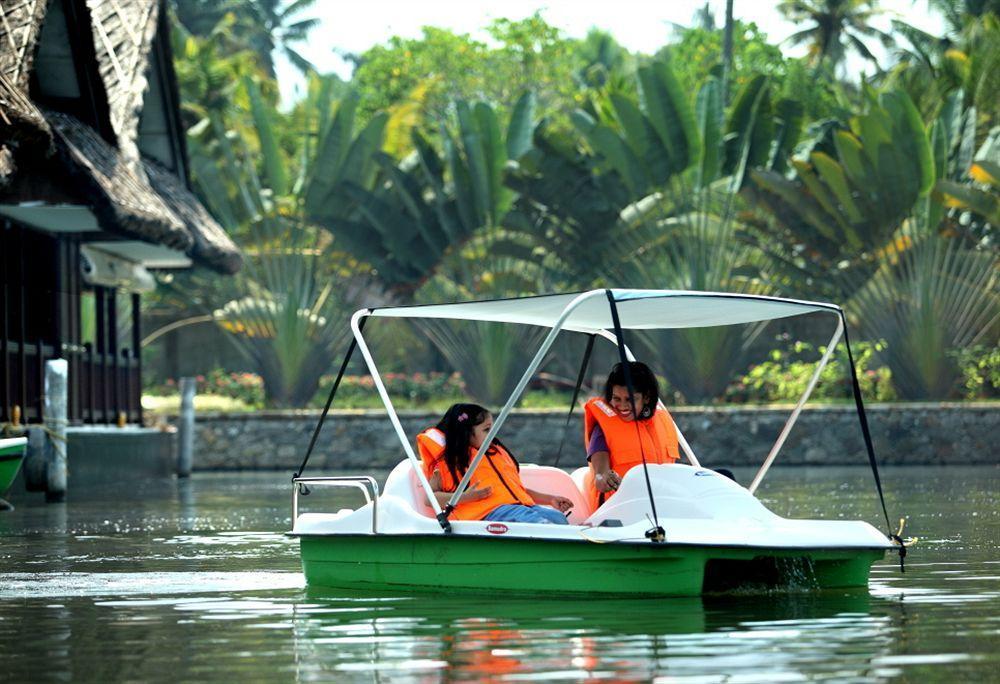 Vasundhara Sarovar Premiere Alappuzha Exterior foto